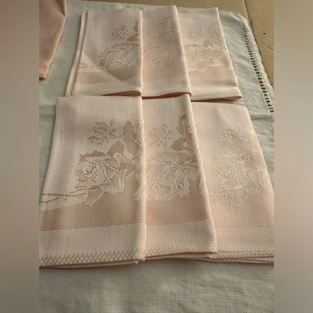 Mismatched linens 15 pieces